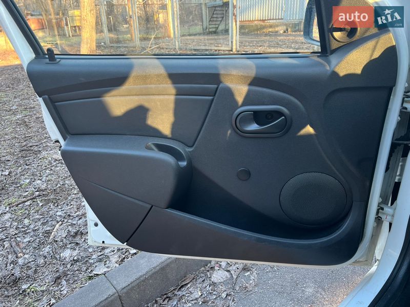 Хэтчбек Renault Sandero 2012 в Запорожье