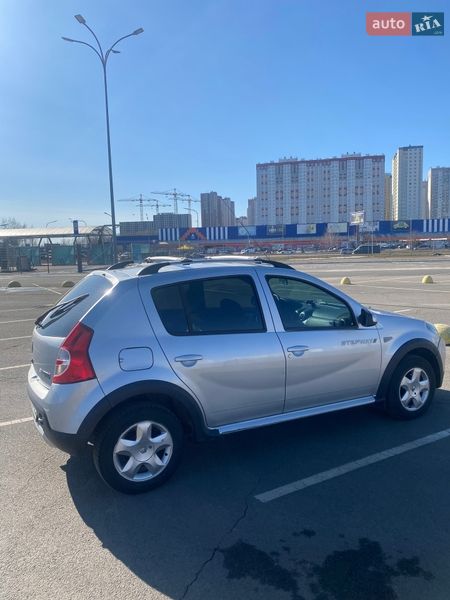 Хэтчбек Renault Sandero 2013 в Киеве