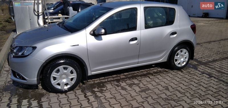 Хетчбек Renault Sandero 2013 в Ромнах