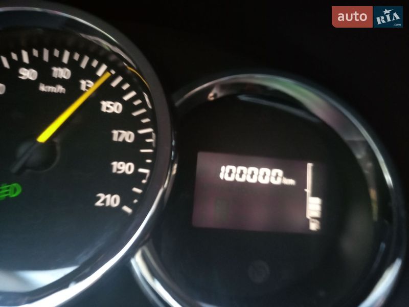 Хэтчбек Renault Sandero 2016 в Гусятине