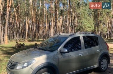 Хэтчбек Renault Sandero 2012 в Чернигове