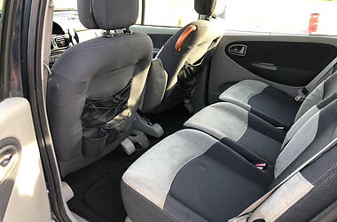 Внедорожник / Кроссовер Renault Scenic RX4 2002 в 