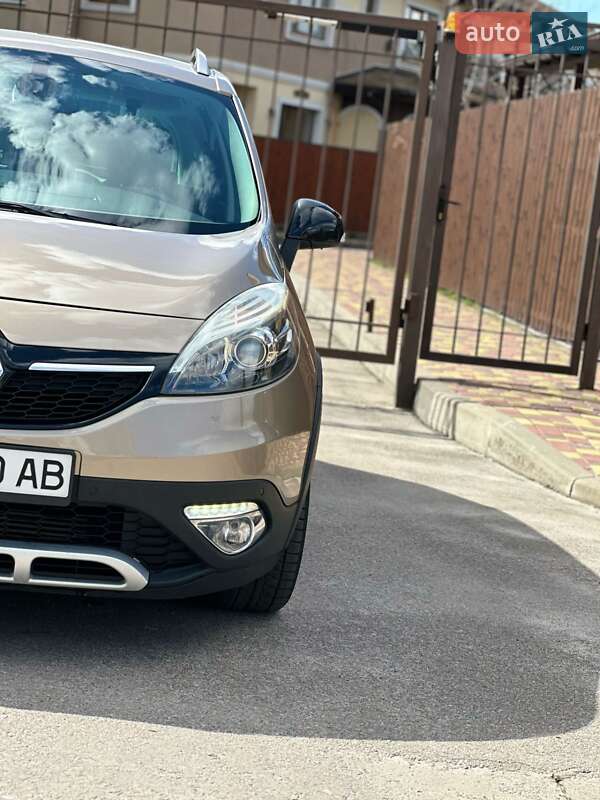 Минивэн Renault Scenic XMOD 2013 в Киеве