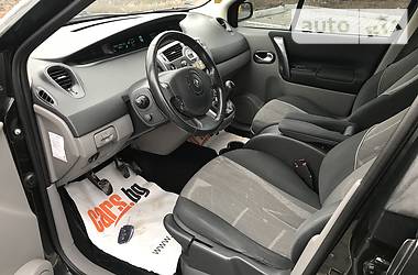 Хетчбек Renault Scenic 2004 в 