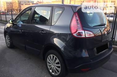 Хэтчбек Renault Scenic 2010 в 