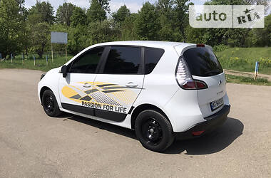 Хетчбек Renault Scenic 2012 в 