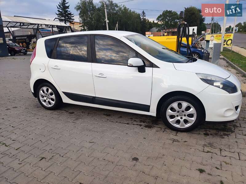 Мінівен Renault Scenic 2011 в Чернівцях
