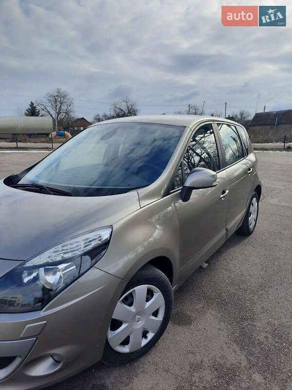 Минивэн Renault Scenic 2011 в Кривом Роге