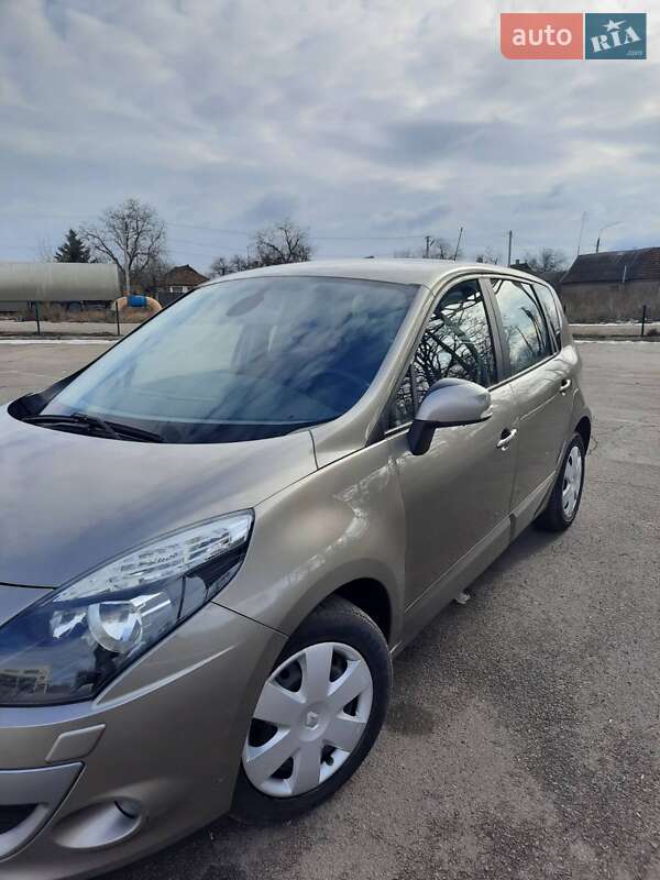 Renault Scenic 2011