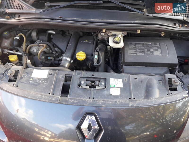 Минивэн Renault Scenic 2011 в Раздельной
