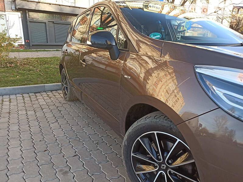 Минивэн Renault Scenic 2012 в Дрогобыче