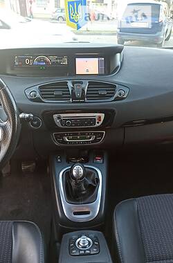 Минивэн Renault Scenic 2012 в 