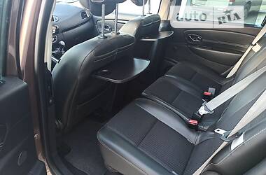 Минивэн Renault Scenic 2012 в 