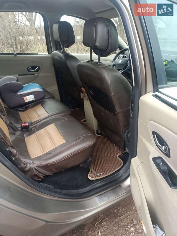 Минивэн Renault Scenic 2011 в Киеве