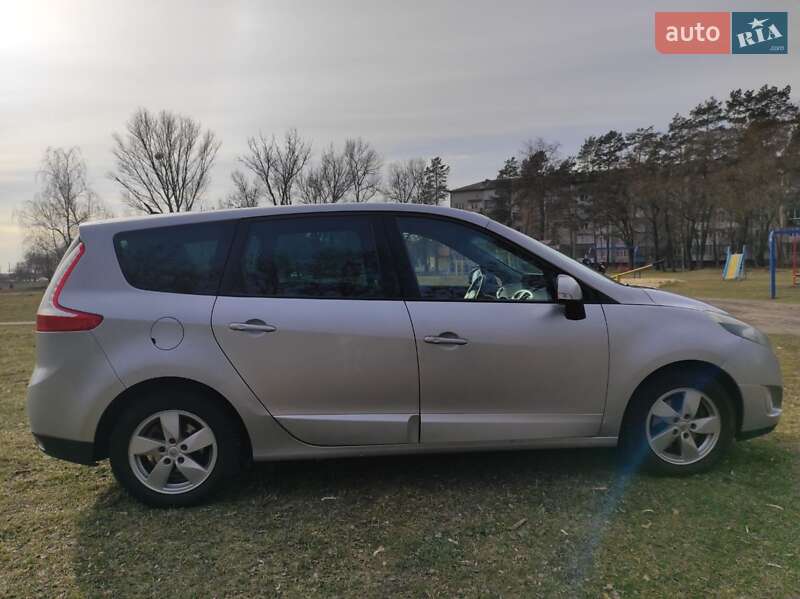 Минивэн Renault Scenic 2010 в Сарнах