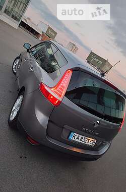 Минивэн Renault Scenic 2010 в 