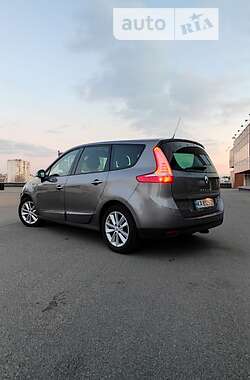 Минивэн Renault Scenic 2010 в 