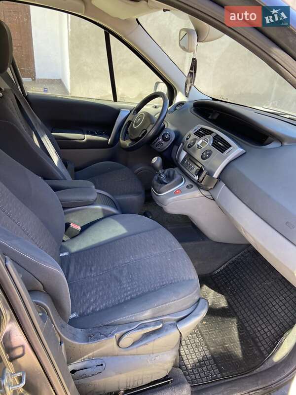 Минивэн Renault Scenic 2006 в Хусте