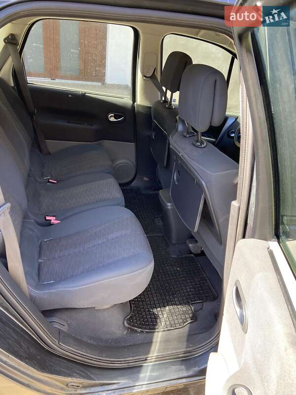 Минивэн Renault Scenic 2006 в Хусте