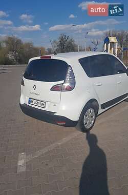 Минивэн Renault Scenic 2013 в 