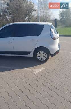 Минивэн Renault Scenic 2013 в 