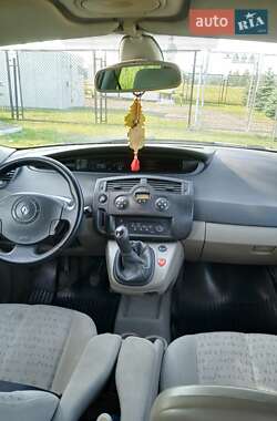 Минивэн Renault Scenic 2004 в Вижнице