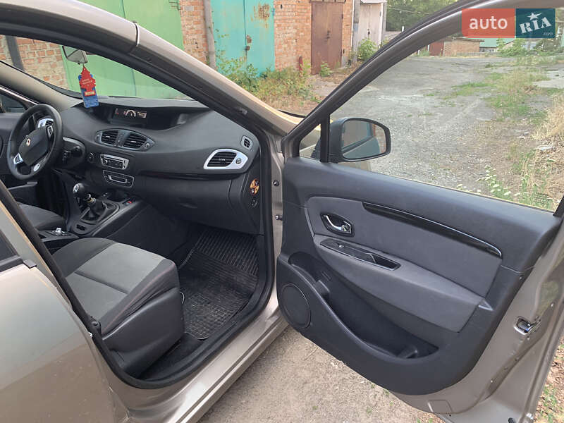 Минивэн Renault Scenic 2012 в Звенигородке