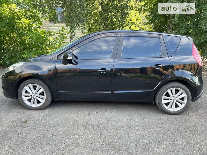 Минивэн Renault Scenic 2011 в Бершади