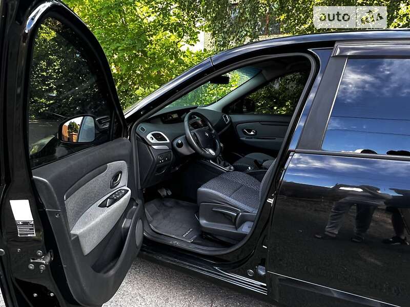 Минивэн Renault Scenic 2011 в Бершади