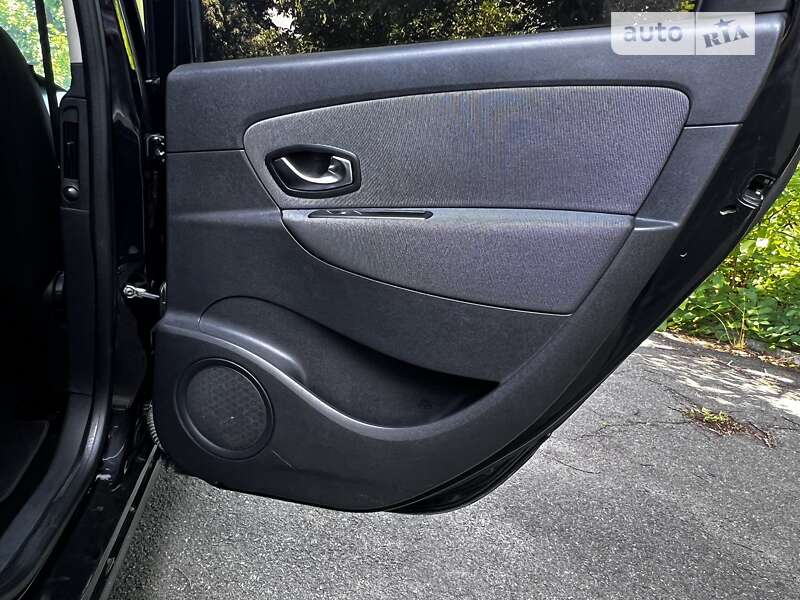 Минивэн Renault Scenic 2011 в Бершади