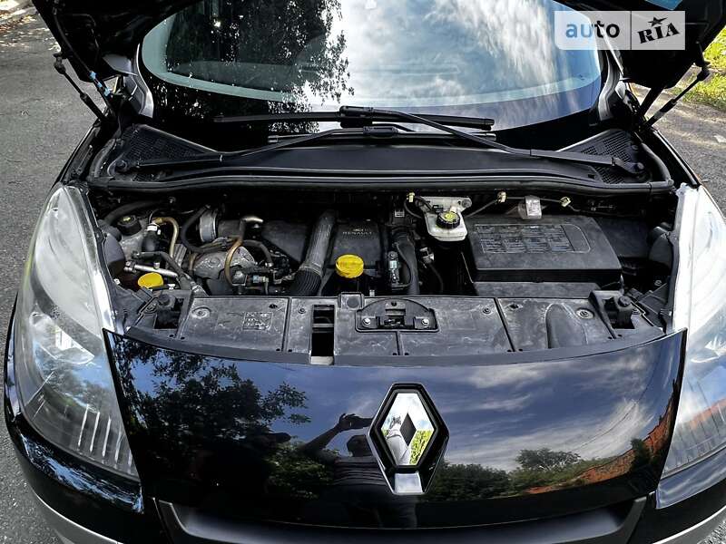 Минивэн Renault Scenic 2011 в Бершади