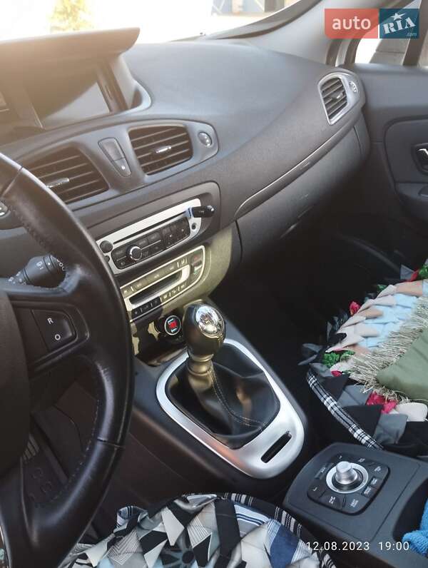 Минивэн Renault Scenic 2016 в Звягеле фото 11 Минивэн Renault Scenic 2016 в Звягеле