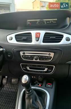 Минивэн Renault Scenic 2009 в 
