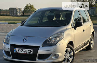 Минивэн Renault Scenic 2009 в 