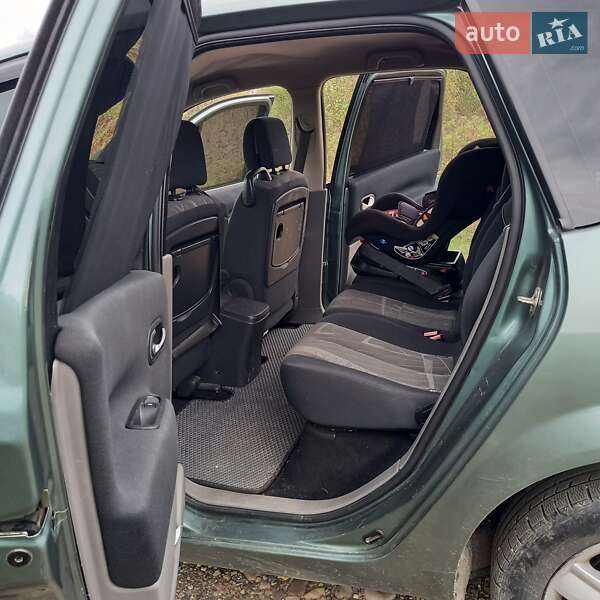 Минивэн Renault Scenic 2004 в Долине