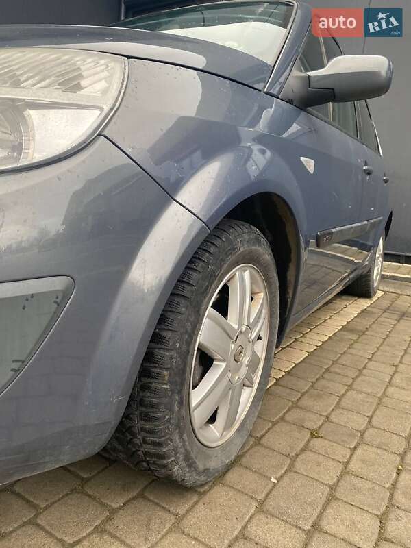 Минивэн Renault Scenic 2006 в Косове