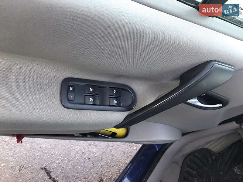 Минивэн Renault Scenic 2004 в Ровно