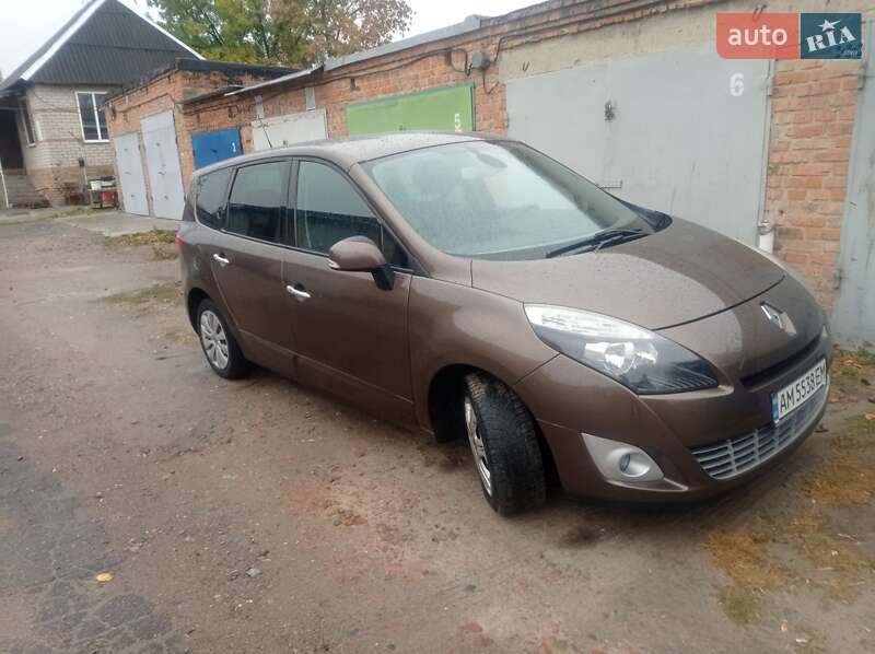 Минивэн Renault Scenic 2010 в Александрие