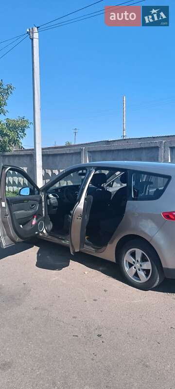 Минивэн Renault Scenic 2009 в Новомиргороде