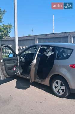 Минивэн Renault Scenic 2009 в 