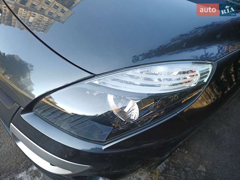 Минивэн Renault Scenic 2010 в Кременчуге