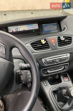 Минивэн Renault Scenic 2009 в 