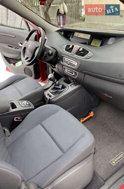 Минивэн Renault Scenic 2009 в 