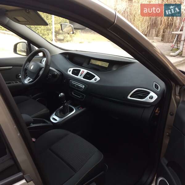 Минивэн Renault Scenic 2010 в Запорожье