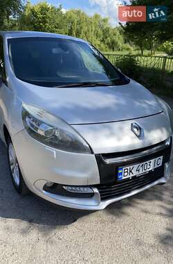 Минивэн Renault Scenic 2012 в 