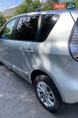 Минивэн Renault Scenic 2012 в 