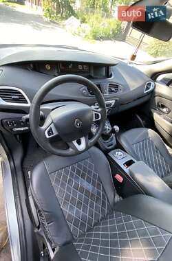 Минивэн Renault Scenic 2012 в 