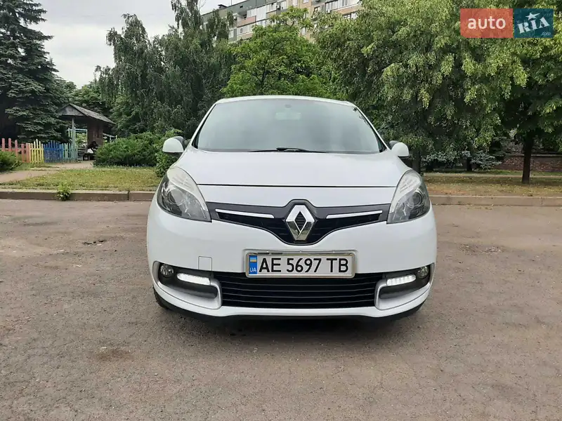 Минивэн Renault Scenic 2015 в 