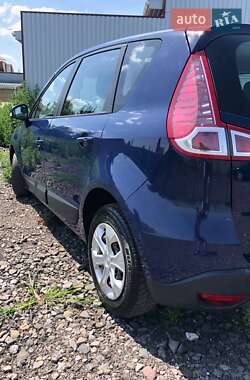 Минивэн Renault Scenic 2011 в 