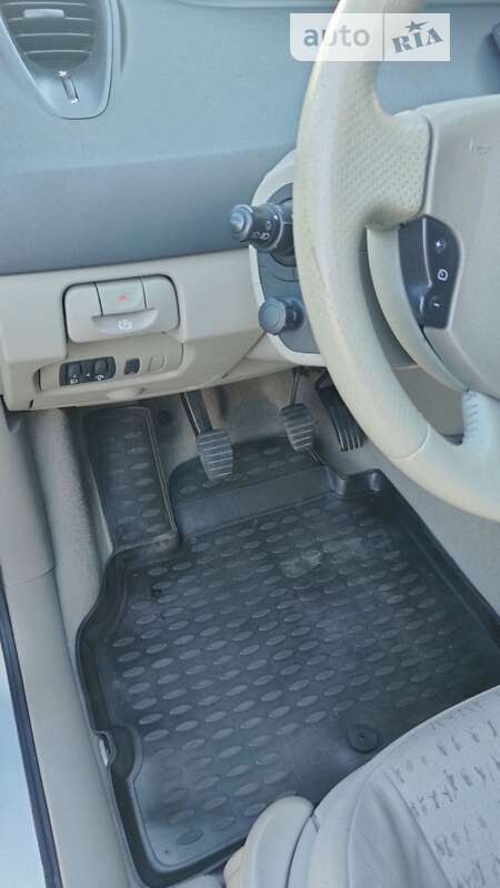 Минивэн Renault Scenic 2003 в Киеве